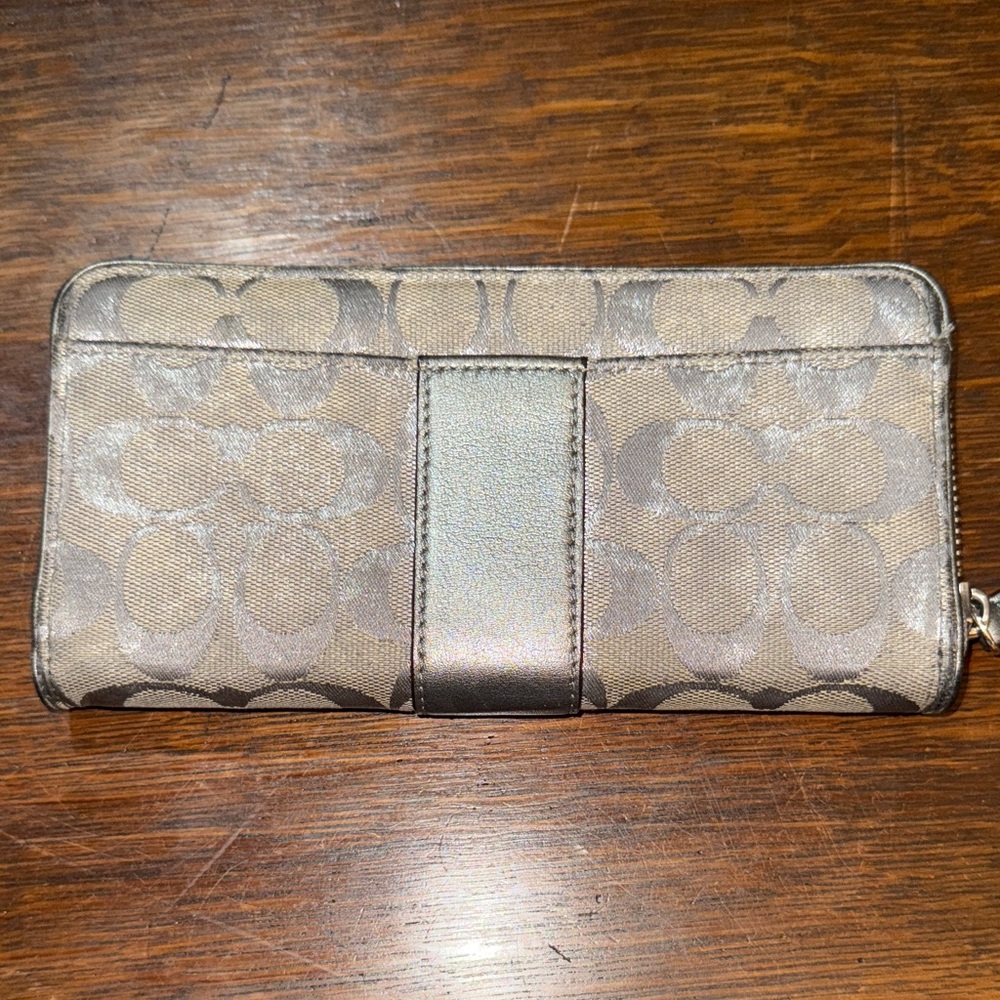 Coach Silver Logo Wallet - Picture 4 of 9